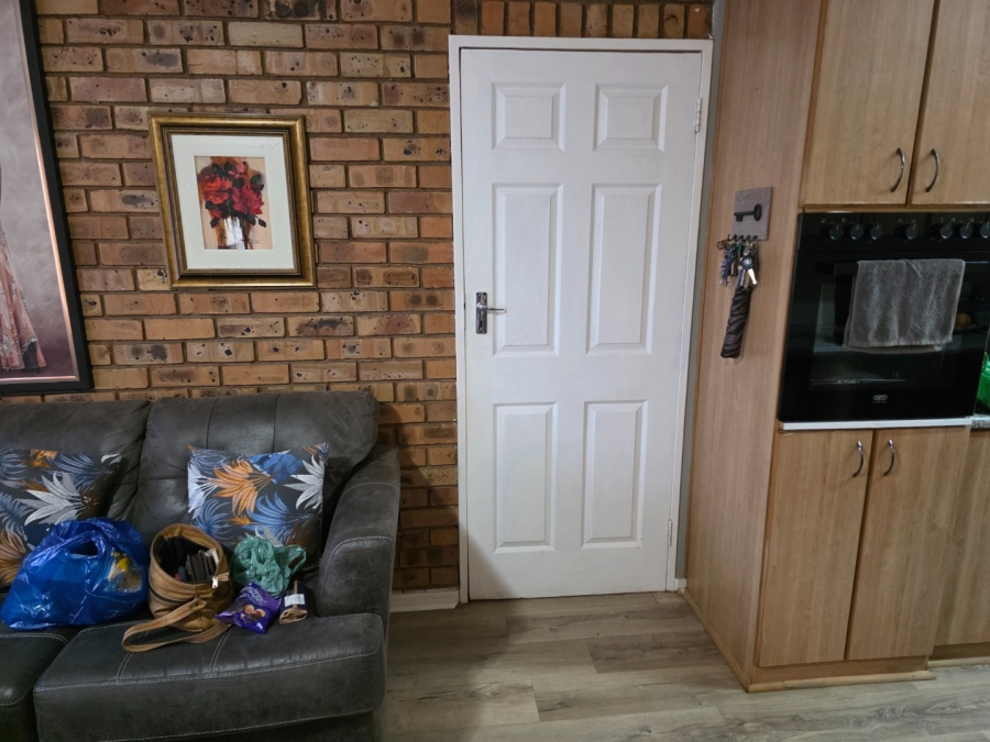 2 Bedroom Property for Sale in Langenhovenpark Free State